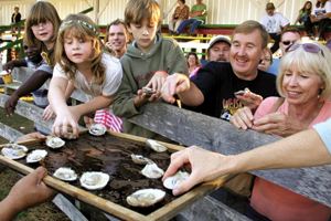 Photo of: Group tries oysters off tray