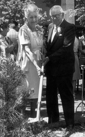 Photo of Helen Tawes planting a tree with her husband, Governor J. Millard Tawes