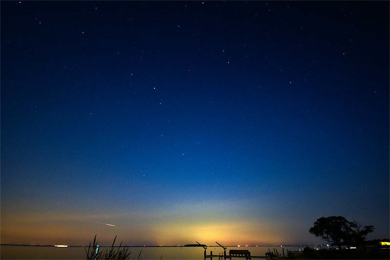 Photo of meteoroid over the bay